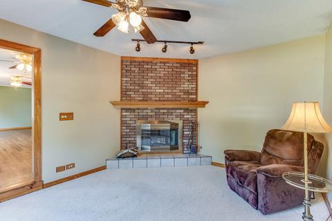 665 Illinois Blvd, Hoffman Estates, IL 60169 photo 8
