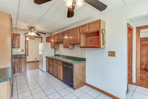 665 Illinois Blvd, Hoffman Estates, IL 60169 photo 11