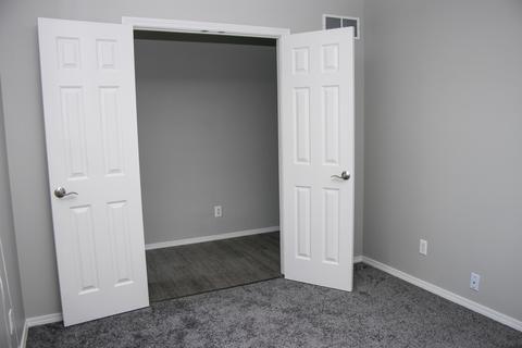 504 E Vine St, Le Roy, IL 61752 photo 9
