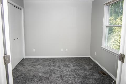 504 E Vine St, Le Roy, IL 61752 photo 8