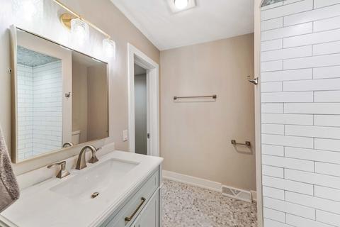 904 N Cross St, Wheaton, IL 60187 photo 16