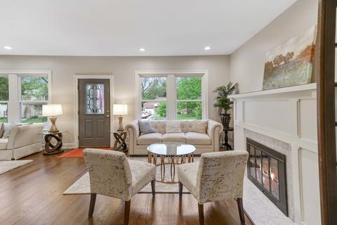 904 N Cross St, Wheaton, IL 60187 photo 8