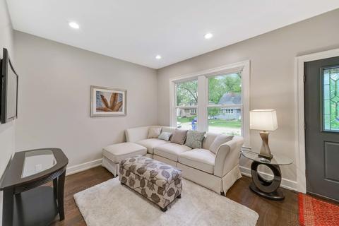 904 N Cross St, Wheaton, IL 60187 photo 9