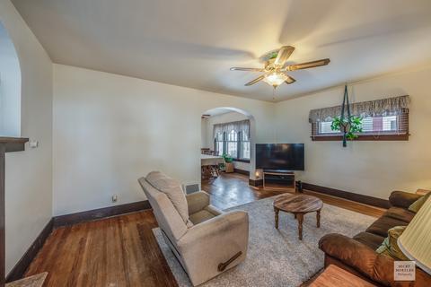 542 Bangs St, Aurora, IL 60505 photo 3
