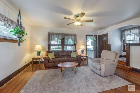 542 Bangs St, Aurora, IL 60505 photo 4