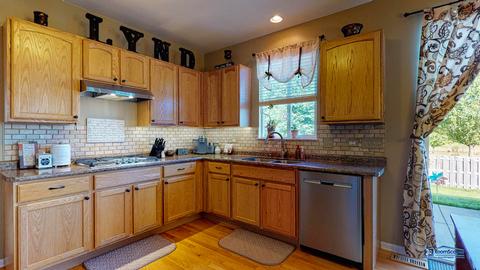 223 Tralee Ln, Mchenry, IL 60050 photo 12