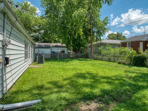 813 E Macarthur Ave, Bloomington, IL 61701 photo 4