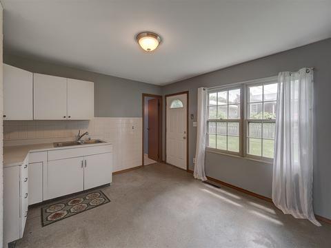 813 E Macarthur Ave, Bloomington, IL 61701 photo 9