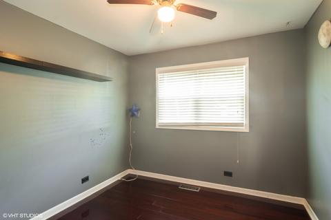 225 Payson St, Hoffman Estates, IL 60169 photo 9