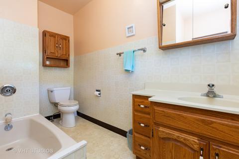 8 N108 Stevens Rd, Elgin, IL 60124 photo 16