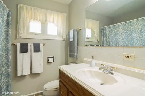 220 N Stratton Ln, Mount Prospect, IL 60056 photo 10