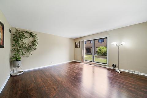637 Maple Ct, Mount Prospect, IL 60056 photo 3