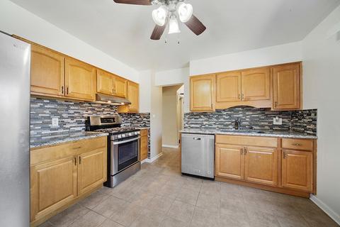 637 Maple Ct, Mount Prospect, IL 60056 photo 4
