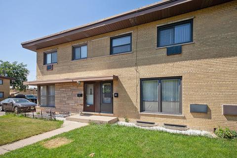 637 Maple Ct, Mount Prospect, IL 60056 photo 1