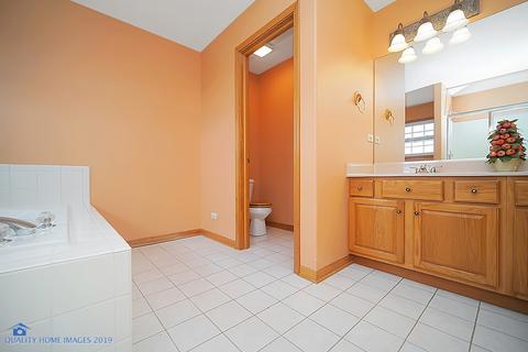 1940 Gardner Cir E, Aurora, IL 60503 photo 14