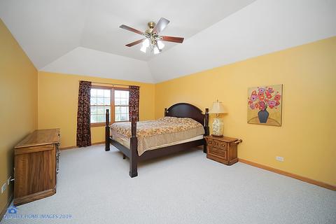 1940 Gardner Cir E, Aurora, IL 60503 photo 12
