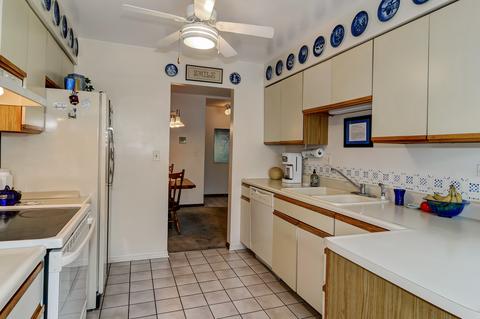 220 Windsor Ln #C, Willowbrook, IL 60527 photo 6