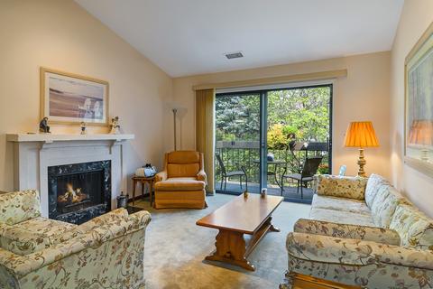 220 Windsor Ln #C, Willowbrook, IL 60527 photo 2