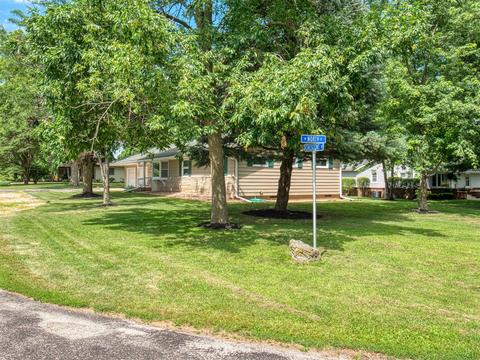 201 Crescent St, Colfax, IL 61728 photo 4