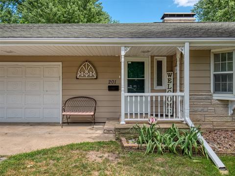 201 Crescent St, Colfax, IL 61728 photo 3