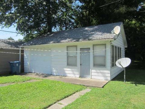 118 E Adams Ave, Watseka, IL 60970 photo 12