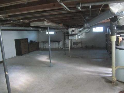 118 E Adams Ave, Watseka, IL 60970 photo 10