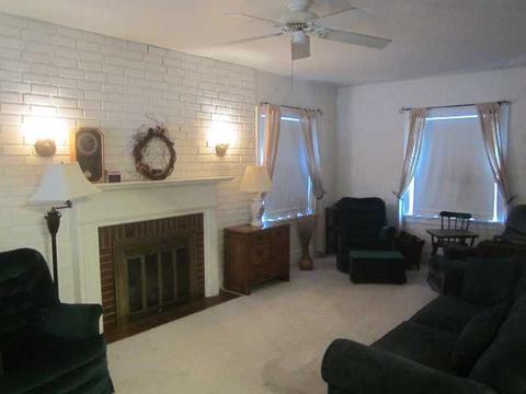 118 E Adams Ave, Watseka, IL 60970 photo 6