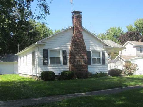 118 E Adams Ave, Watseka, IL 60970 photo 2
