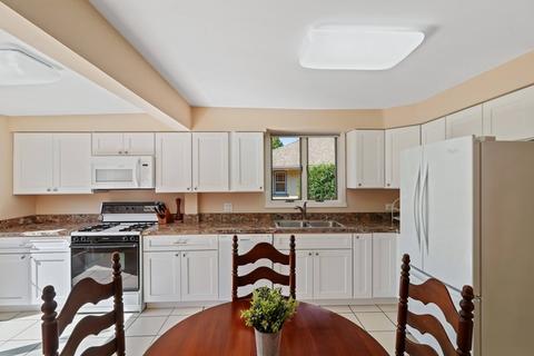 447 Loudon Rd, Riverside, IL 60546 photo 9