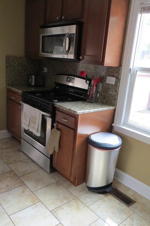 407 Sunset Dr, Elgin, IL 60123 photo 9