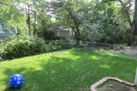 407 Sunset Dr, Elgin, IL 60123 photo 2