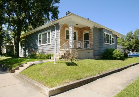1056 Augusta Ave, Elgin, IL 60120 photo 1
