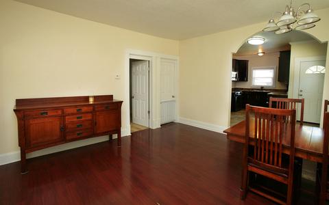 1056 Augusta Ave, Elgin, IL 60120 photo 9