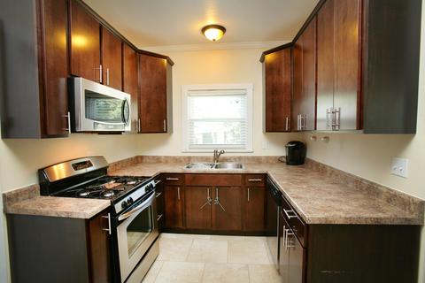 1056 Augusta Ave, Elgin, IL 60120 photo 3