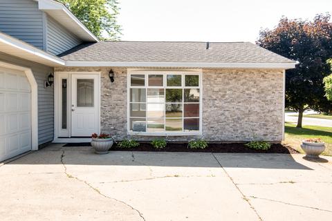 110 Joslyn Dr, Elgin, IL 60120 photo 2