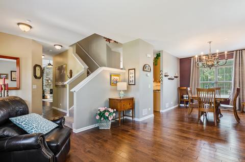 5933 Chatham Dr, Hoffman Estates, IL 60192 photo 4