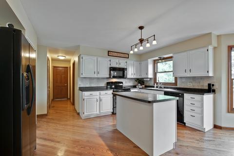 910 Pearson Rd, Cary, IL 60013 photo 4