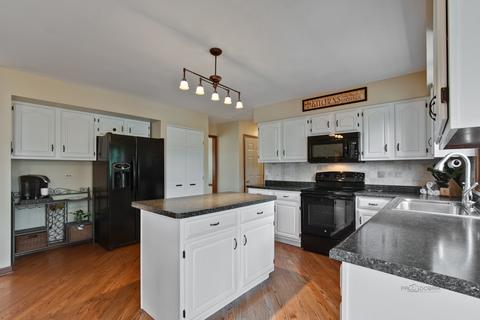 910 Pearson Rd, Cary, IL 60013 photo 3
