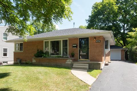423 S Gables Blvd, Wheaton, IL 60187 photo 1