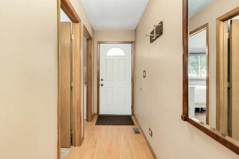 642 Rosner Dr, Roselle, IL 60172 photo 2