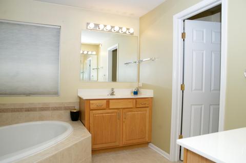 320 Weymouth Ave, Elgin, IL 60124 photo 18