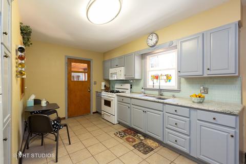 520 Adams St, Elgin, IL 60123 photo 3