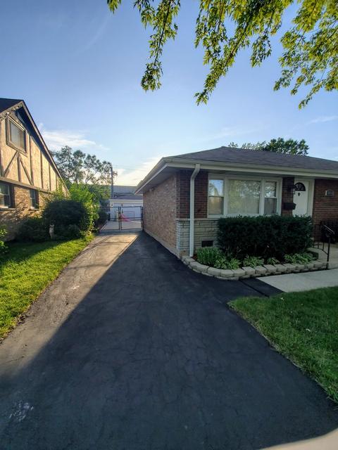 8854 Olympic Dr, Bridgeview, IL 60455 photo 2