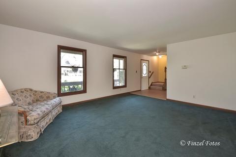 3417 W Lorient Dr, Mchenry, IL 60050 photo 2