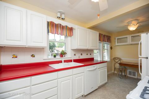980 Webster Ln, Des Plaines, IL 60016 photo 4