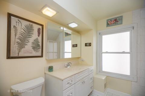 980 Webster Ln, Des Plaines, IL 60016 photo 9