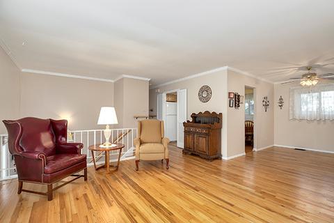 660 Northview Ln, Hoffman Estates, IL 60169 photo 3