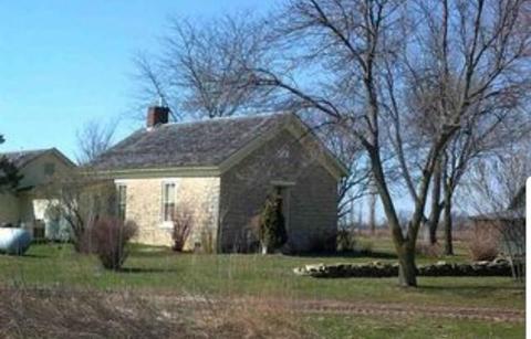 8427 E Stagecoach Trl, Warren, IL 61087 photo 1