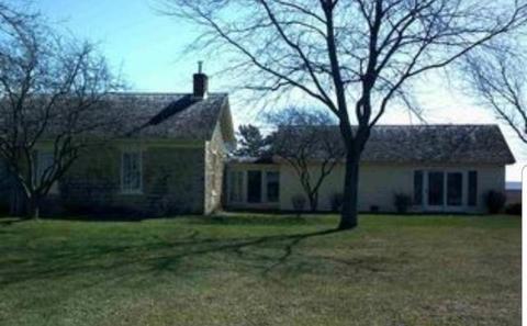 8427 E Stagecoach Trl, Warren, IL 61087 photo 2