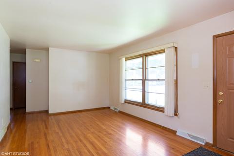 320 N State St, Genoa, IL 60135 photo 2